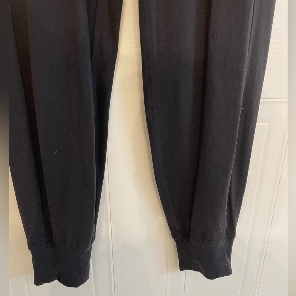 Lululemon Ready to Rulu High-Rise Jogger
Black size 4 - Picture 10 of 12